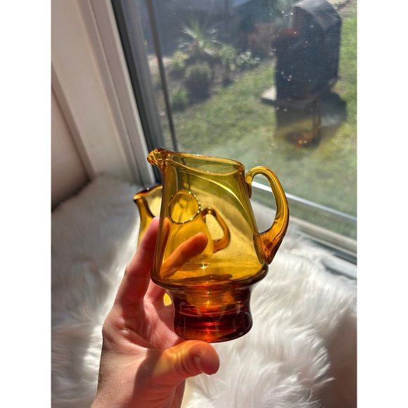 Vintage art glass amber drinking pitchers mini 2 - mismatched set - Picture 2 of 6